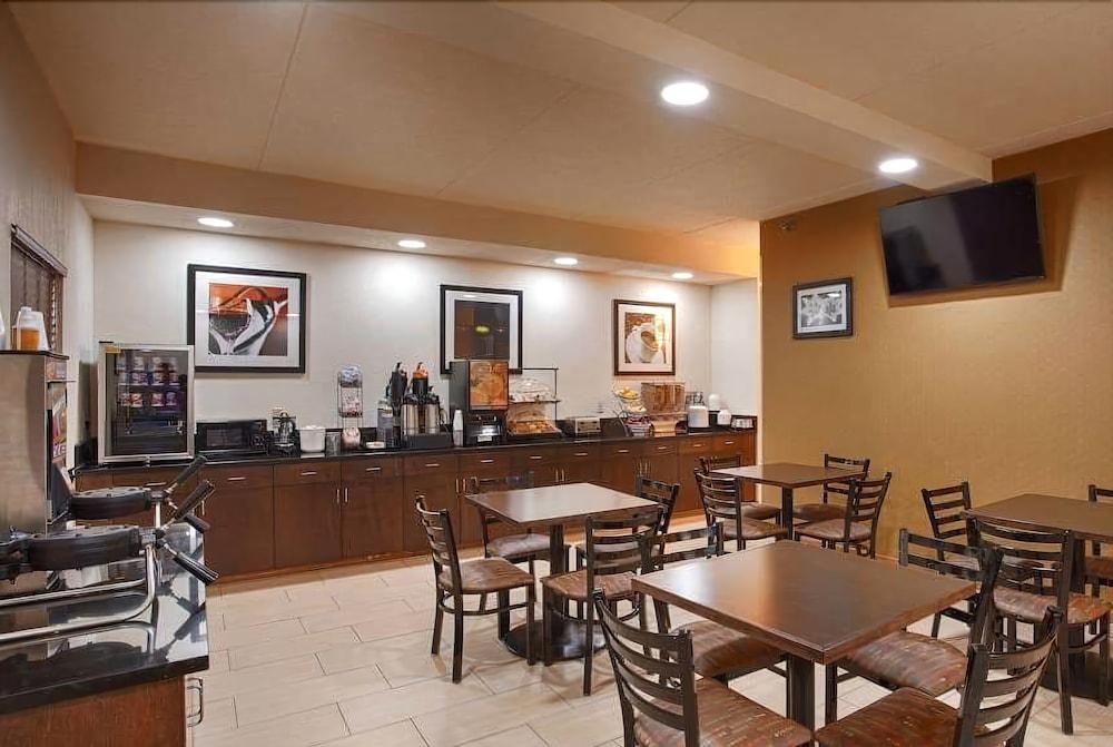 Days Inn By Wyndham Indiana Benjamin Franklin Highway מראה חיצוני תמונה