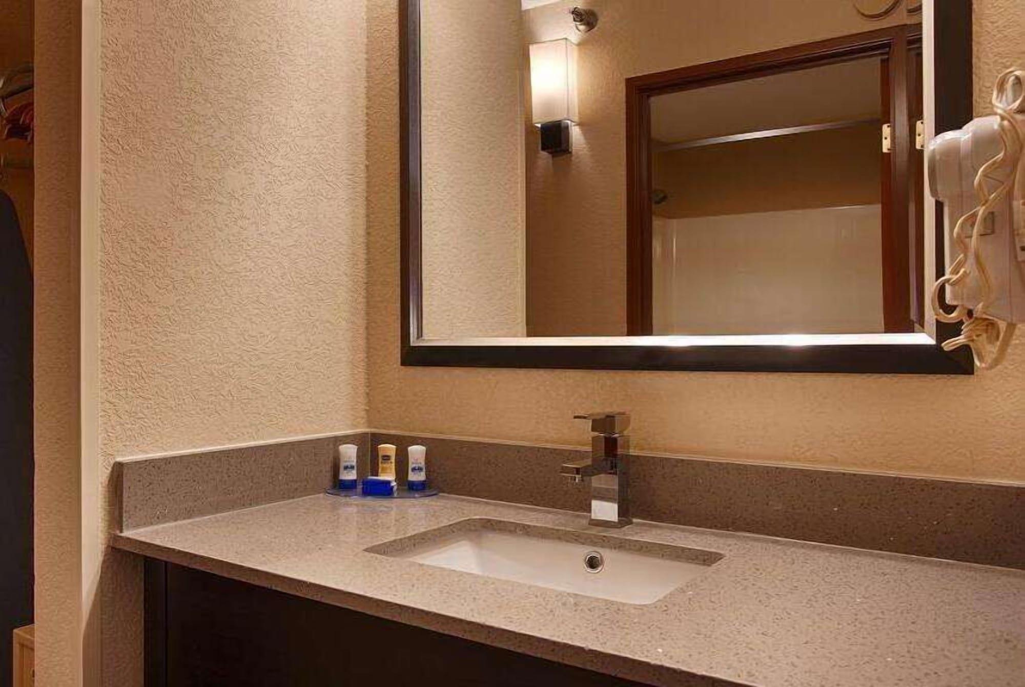 Days Inn By Wyndham Indiana Benjamin Franklin Highway מראה חיצוני תמונה