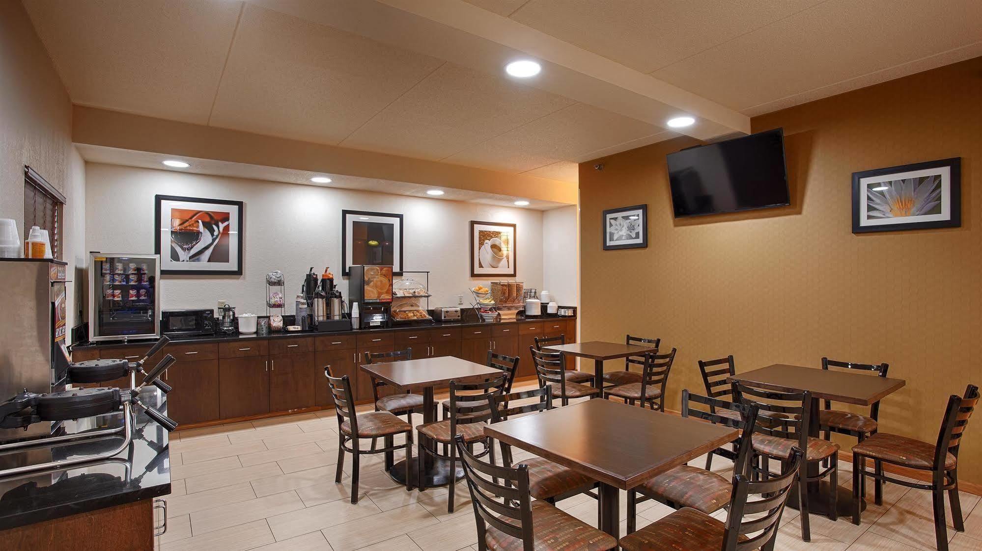 Days Inn By Wyndham Indiana Benjamin Franklin Highway מראה חיצוני תמונה