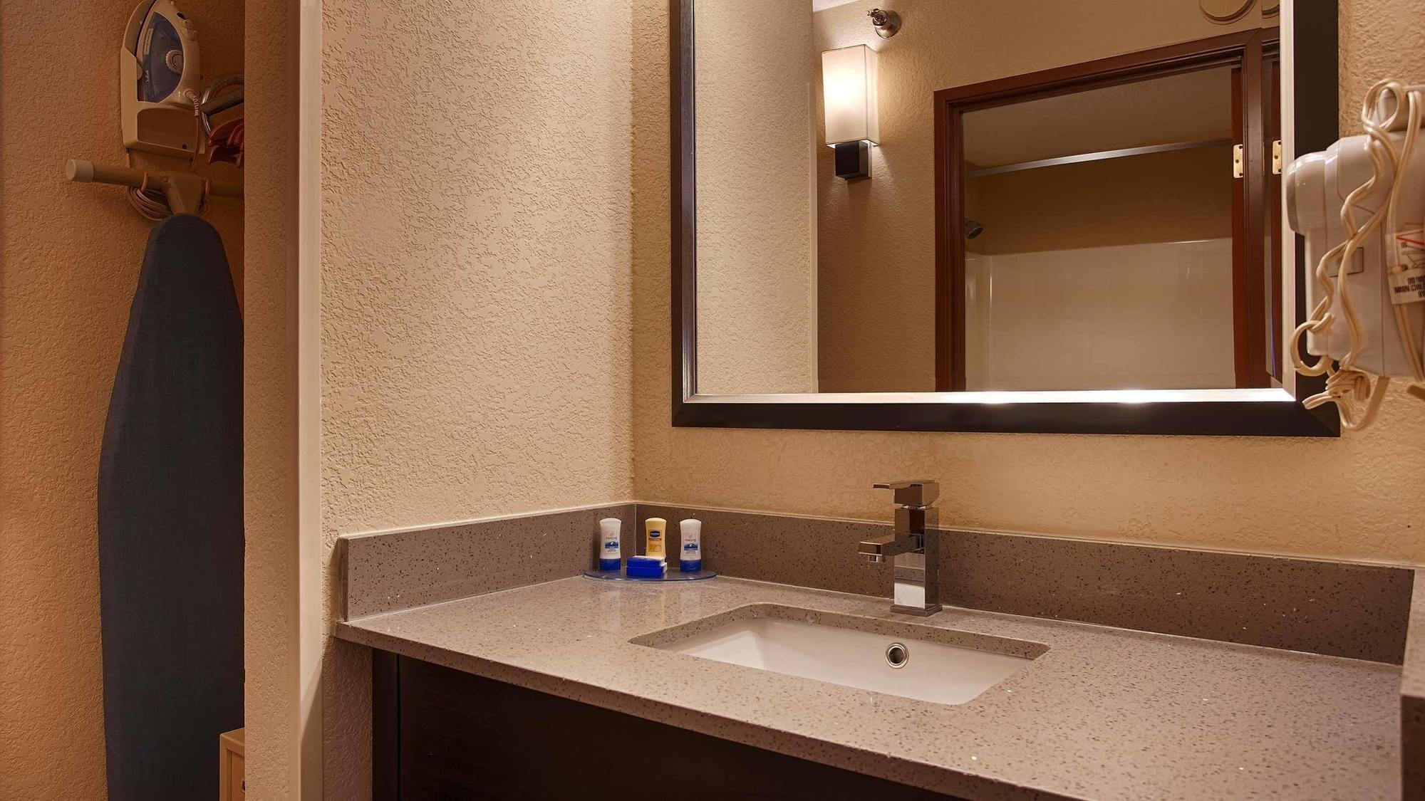 Days Inn By Wyndham Indiana Benjamin Franklin Highway מראה חיצוני תמונה